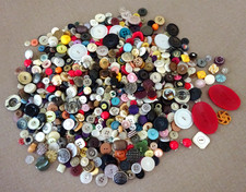 VTG 2 LB. LOT ASSORTED SEWING BUTTONS: BAKELITE, METAL, MOP, MIXED SIZES/COLORS picture