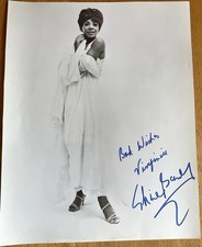 “Goldfinger” Welsh Singer Shirley Bassey Autograph photo picture