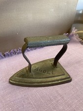VINTAGE WAPAK Cast Iron Clothing Iron.  6”x3.25” picture