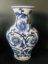 Vintage Floral Chinoiserie Vase Blue & White Porcelain .NEVER USED picture
