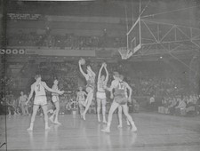 New York Philadelphia Milwaukee Basketball Madison Square Garden Sh- 1952 Photo picture