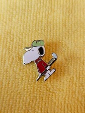 Snoopy Golfer vintage enamel pin badge Beautiful Condition and Rare Aviva Taiwan picture