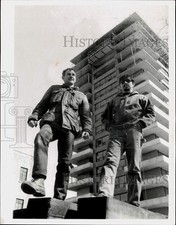 1971 Press Photo Carpenters at Brighton Building collapse - lra73852 picture