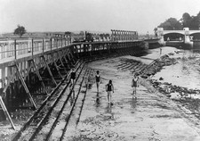 The waters Thames near London dropped very low level United Kingdo- Old Photo picture