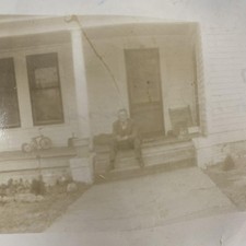 Vtg 1949 Mr Doc Small Porch House Snapshot Photo B&W Scalloped Original picture
