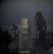 Between The Worlds Ritual Oil picture