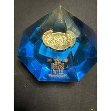 Royal Mint Blue Acrylic Diamond Paperweight with Suspended One Pound Coin UK picture