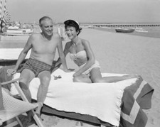 Austrian-born American actress Hedy Lamarr with her fifth husba- 1955 Old Photo picture