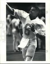 1979 Press Photo Tennessee college football player Jimmy Streater throws a pass picture