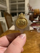 Royal Canadian Regiment VRI Cap Badge Queens Crown Post 1953 Militaria picture