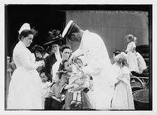 Photo:Floating Hospital Boat Mother Child Doctor Upper Deck 1910s picture