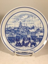 Vintage 1985 Hutschenreuther Collectors Plate Weihnachtsmarkt picture