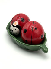 Vintage 1990 Cracker Barrel Lady Bugs on Leaf base salt and pepper shakers picture