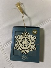 1998 LENOX ANNUAL SNOWFLAKE ORNAMENT in ORIGINAL BOX PORCELAIN CHRISTMAS picture