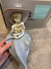 Lladro 5862 Fragrant Bouquet Porcelain Figurine Daisa 1991 Original Box Mint picture