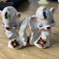 Enesco Kitsch Albino Skunk Salt Pepper Shaker Made in Japan Magnetic Vintage picture