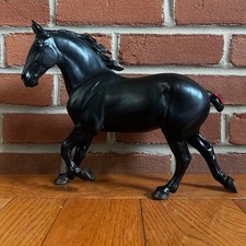 Breyer Traditional:  Priefert Hitch's Kong picture