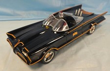 RARE JADA 1960s BATMOBILE WITH WORKING LIGHTS 1/18  -READ AD picture