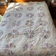 Vintage Dresden Plate Feed Sack Quilt Hand Sewn Quilted 84x70 Floral Patchwork picture