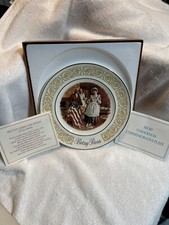Avon Betsy Ross Collectors Plate Patriot Flag maker Enoch Wedgwood 1973 Vintage picture
