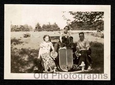 CAR 1930s PLYMOUTH? FRIENDS SEXY MASS. LICENSE PLATE OLD/VINTAGE PHOTO- A208 picture