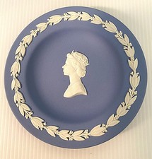 Wedgwood Blue Jasperware Queen Elizabeth II Cameo 1977 Silver Jubilee Sm Round picture