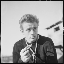 Photo:James Dean 1950s Portrait Holding Rope Black Sweater picture