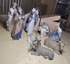 Nao by Lladro SET Porcelain Nativity Set 8 Piece - Jar Broken On Balthasar picture
