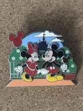 2013 Disney Pin Mickey & Minnie Castle Park Bench Online Exclusive LE 2000 94207 picture