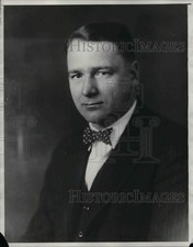 1929 Press Photo H. P. Jaeger, A Bridge Player In Suit & Bow Tie - nea30776 picture