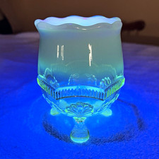 Model Flint Vaseline Glass Wreath and Shell Pattern Spooner. picture