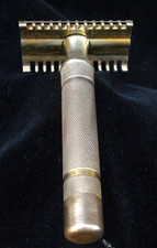 VINTAGE 1930's GILLETTE GOLD TONE- LONG COMB- DOUBLE EDGE SAFETY RAZOR EXCELLENT picture
