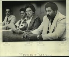 1977 Press Photo Edward Robinson, Sr. Sits with Other Officials - noc15556 picture