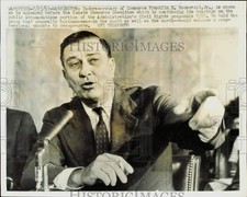 1963 Press Photo Franklin D. Roosevelt Jr. testifies before Senate committee picture