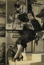 1935 Press Photo Model on Set Designed by Herman Delman - ney20934 picture