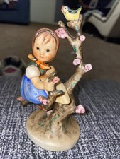 M.I. Hummel Goebel APPLE TREE GIRL #141/1 TMK 3 1960 -72 REAL NICE picture
