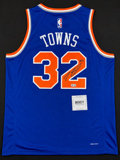 Karl-Anthony Towns Signed NY Knicks #32 Jersey Autographed NBA Beckett Authentic picture