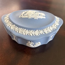 VINTAGE WEDGEWOOD BLUE JASPERWARE OVAL TRINKET BOX  4.75