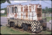 Original slide: MWRX Midwest Rail no # GE 25-ton ex Dupont picture