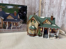 O’Well 2005 Limited Edition Lighted Christmas House Porcelain Village Box picture