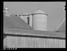 Photo:Farm building. Shawano County, Wisconsin picture