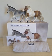 Breyer Traditional Model Horse Donkey Set FLAPJACK & WAFFLES #B-CS-10656 Premier picture