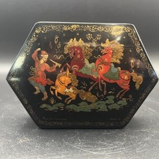 VTG Russian Lacquer Handpainted Box Mstera 