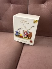 Hallmark Keepsake SATURDAY MORNING CARTOONS Ornament 2006 Looney Tunes Magic picture