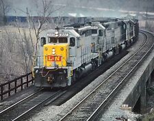 1980 LOUISVILLE & NASHVILLE DIESEL Freight Train 8.5X11 PHOTO picture