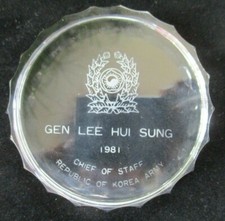 RARE 1981 GENERAL LEE HUI SUNG ARMY CHIEF OF STAFF KOREA CRYSTAL PAPERWEIGHT SET picture