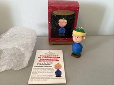 HALLMARK KEEPSAKE ORNAMENTS PEANUTS A CHARLIE BROWN CHRISTMAS LINUS 1995 W/BOX picture