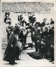 1948 Press Photo Queen Wilhelmina Greeted by Dutch Dignitaries on Her Arrival picture