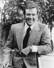 Roger Moore shows off Seiko G757 Sports watch as James Bond Octopussy 5x7 photo picture