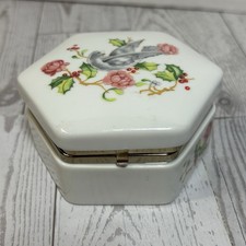 1983 Avon Holiday Greeting Hinged Porcelain Trinket Box Jewlery Bird and Flowers picture